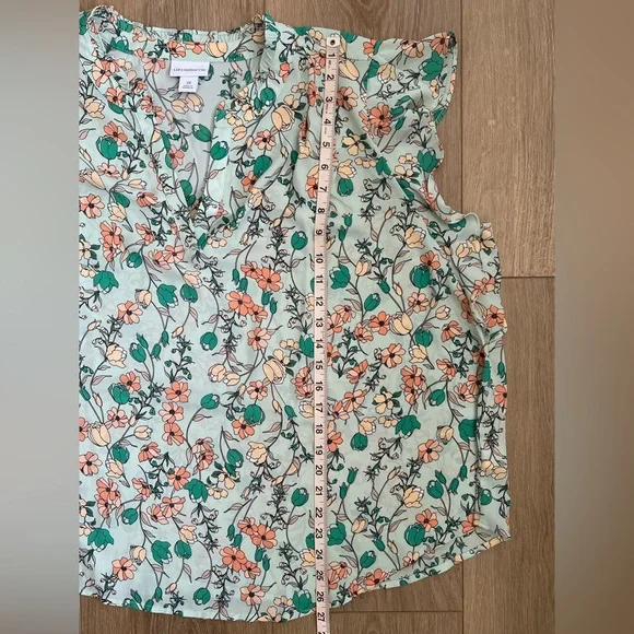 LIZ CLAIBORNE Split Crew Neck Sleeveless Blouse EUC - Picture 7 of 9